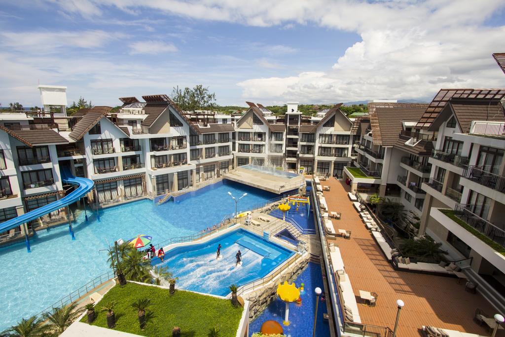 Crown Regency Resort And Convention Center Balabag  Exterior foto