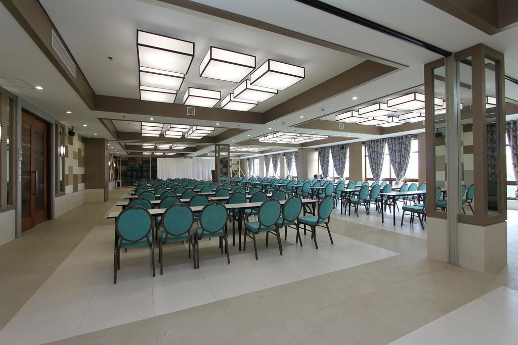 Crown Regency Resort And Convention Center Balabag  Exterior foto
